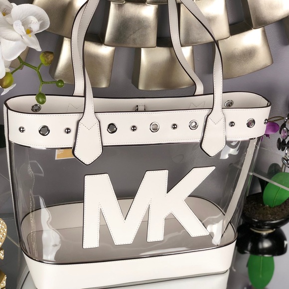 Michael Kors Handbags - 1 DAY SALE!! Michael Kors Montauk MK Logo Tote